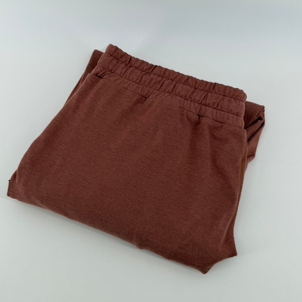 Vuori Performance Joggers Terracotta Clay DreamKnit Slim Tapered Sweatpants M